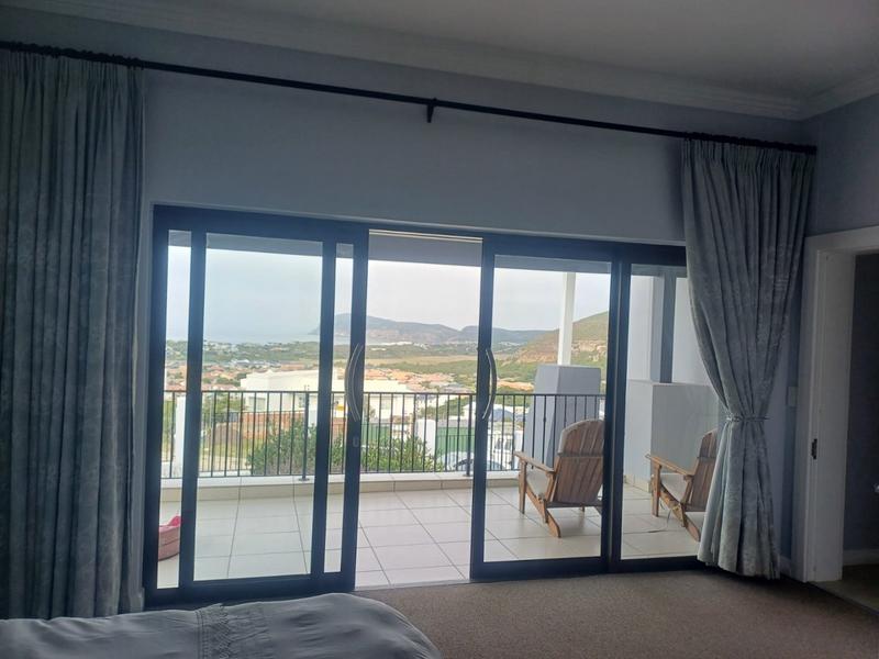 To Let 4 Bedroom Property for Rent in Robberg Ridge Western Cape